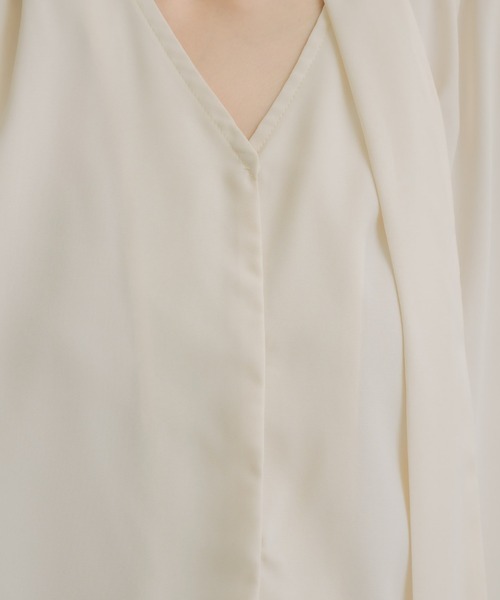 NEUNA（ヌナ）の「フロントタイブラウス（シャツ/ブラウス・レディース・ワインレッド/アイボリー/ネイビー・FREE）」の16枚目の写真