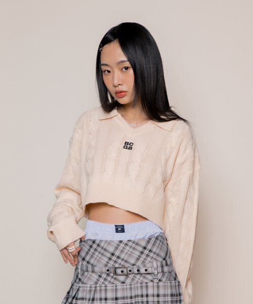 BORN CHAMPS(ボーンチャンプス)の「BCG Cropped Twist Collar Knit BG22FT15IV(ニット/セーター・レディース・その他・SMALL/MEDIUM)」の1枚目の写真