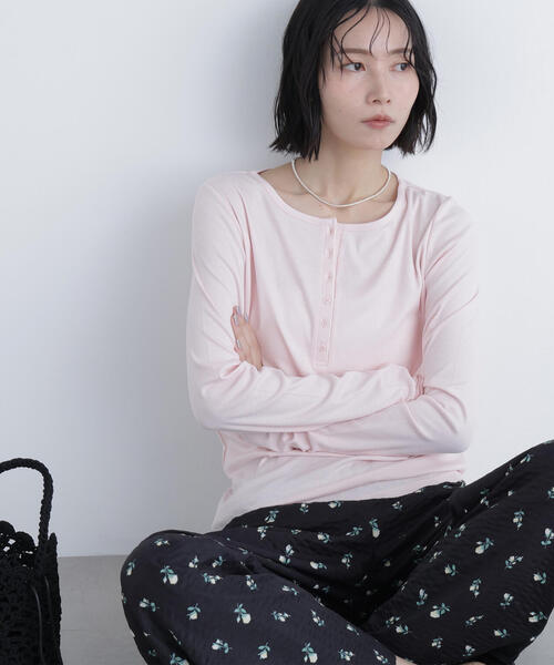 N.(N. Natural Beauty Basic)(エヌエヌナチュラルビューティーベーシック)の「ヘンリーネックカットソー(Tシャツ/カットソー・レディース・オフホワイト/グレー/ベビーピンク・フリ-)」の3枚目の写真