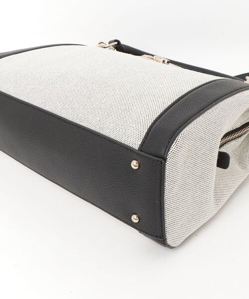Guess(ゲス)の「KARNILLA Girlfriend Satchel ハンドバッグ(ハンドバッグ・レディース・ブラック/キャメル・ONE SIZE)」の9枚目の写真