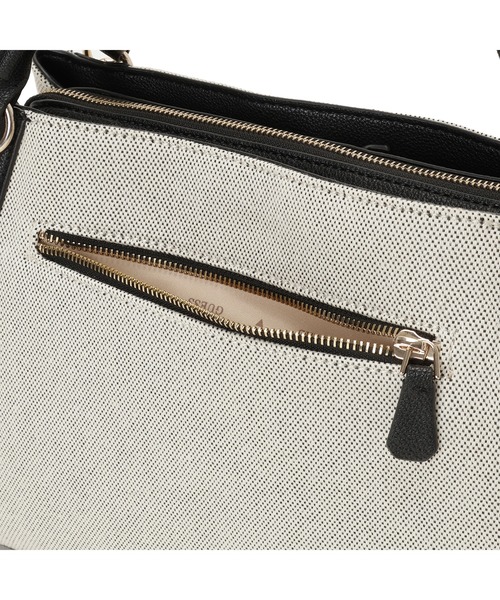 Guess(ゲス)の「KARNILLA Girlfriend Satchel ハンドバッグ(ハンドバッグ・レディース・ブラック/キャメル・ONE SIZE)」の6枚目の写真