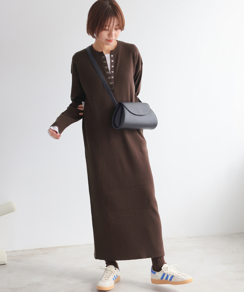 JOURNAL STANDARD relume（ジャーナルスタンダード　レリューム）の「《WEB限定追加》【MULTI FUNC+】ヘンリーネックニットワンピース（ワンピース・レディース・ブラック/ブラウン・FREE）」の9枚目の写真