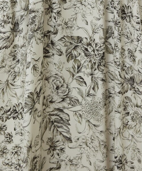 GALLARDAGALANTE（ガリャルダガランテ）の「ボタニカルサテンディープVキャミワンピース（ワンピース・レディース・ブラウン/オフホワイト・FREE）」の6枚目の写真