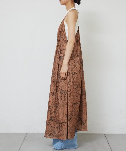 GALLARDAGALANTE（ガリャルダガランテ）の「ボタニカルサテンディープVキャミワンピース（ワンピース・レディース・ブラウン/オフホワイト・FREE）」の12枚目の写真