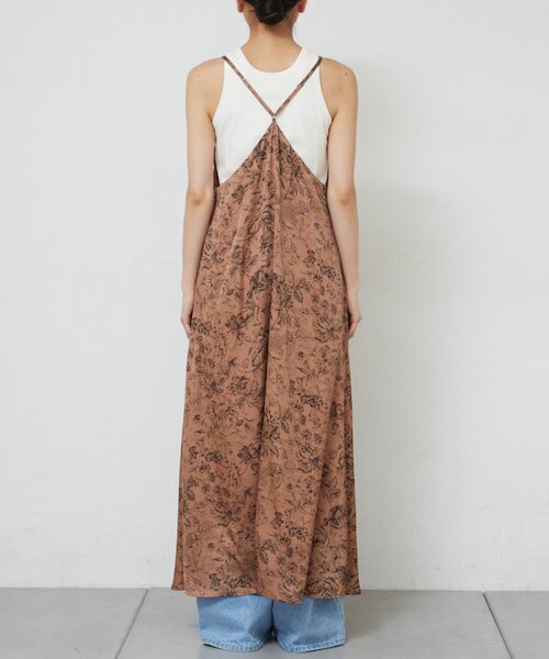 GALLARDAGALANTE（ガリャルダガランテ）の「ボタニカルサテンディープVキャミワンピース（ワンピース・レディース・ブラウン/オフホワイト・FREE）」の13枚目の写真