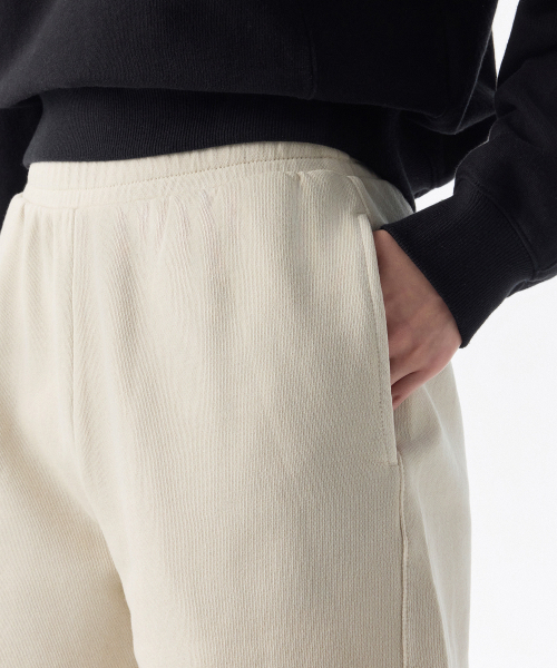 MUSINSA STANDARD WOMAN（ムシンサスタンダードウーマン）の「ウィメンズピグメントカットオフスウェットショーツ[クリーム]（その他パンツ・レディース・その他・SMALL/MEDIUM/LARGE/X-SMALL）」の6枚目の写真