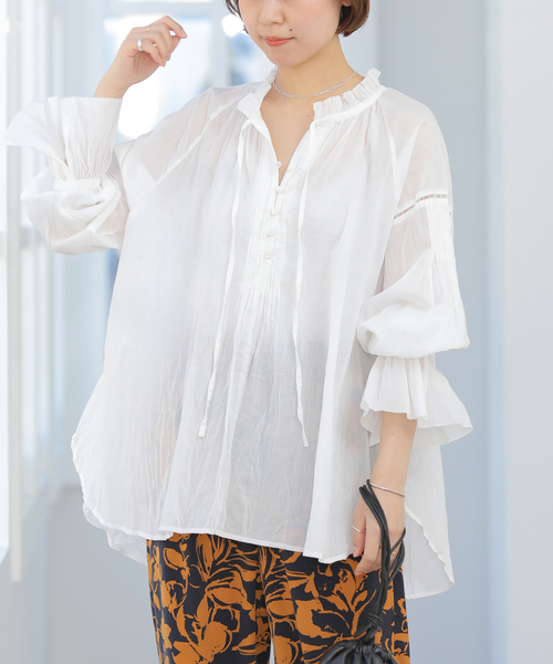 JOURNAL STANDARD relume（ジャーナルスタンダード　レリューム）の「［26SS新作］コットンボイルクリンクルタックフリルプルオーバー（シャツ/ブラウス・レディース・ホワイト/レッド/ブラック/イエロー系その他・FREE）」の2枚目の写真