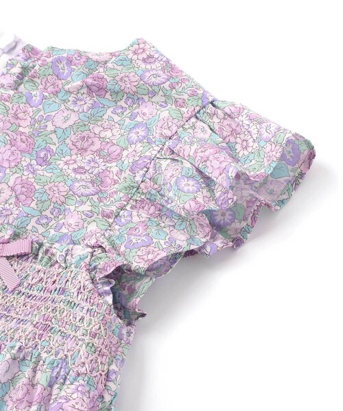 Tartine et Chocolat（タルティーヌエショコラ）の「【日本製】【お揃い】リバティ(leontyne dream)プリントタナローン花柄スモッキングワンピース（ワンピース・キッズ・ブルー系その他/パープル系その他・130cm/110cm/120cm）」の8枚目の写真