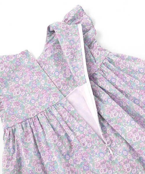 Tartine et Chocolat（タルティーヌエショコラ）の「【日本製】【お揃い】リバティ(leontyne dream)プリントタナローン花柄スモッキングワンピース（ワンピース・キッズ・ブルー系その他/パープル系その他・130cm/110cm/120cm）」の10枚目の写真