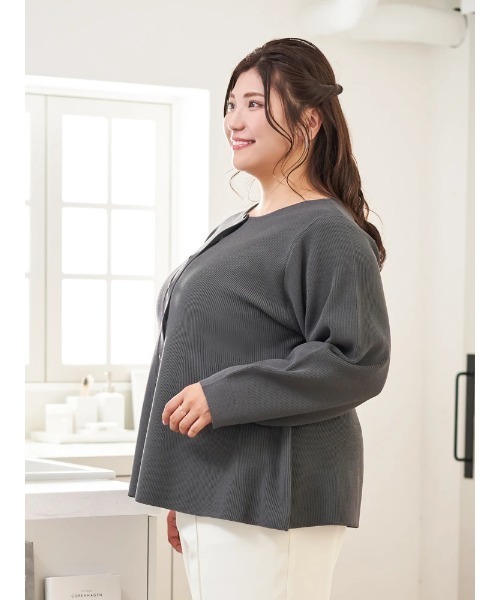 Re-J&SUPURE(リジェイアンドスプル)の「【大きいサイズ】【Sasaki Mikiコラボ】ペプラムスポンディッシュニットカーディガン(カーディガン/ボレロ・レディース・ライトグリーン/ダークグレー・XXXX-LARGE/XXX-LARGE/XX-LARGE)」の20枚目の写真