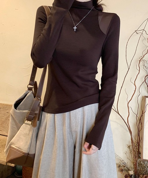 2ly2(トゥーリートゥー)の「シアー切替ハイネックトップス(Tシャツ/カットソー・レディース・ホワイト/ブラック/グレー・FREE)」の7枚目の写真