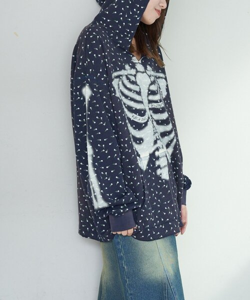 RePRODUCTION LABEL（リプロダクションレーベル）の「【RePRODUCTION LABEL / リプロダクションレーベル】スキッパーフェードフラワーサーマル（Tシャツ/カットソー・レディース・ネイビー/グレー・FREE）」の9枚目の写真