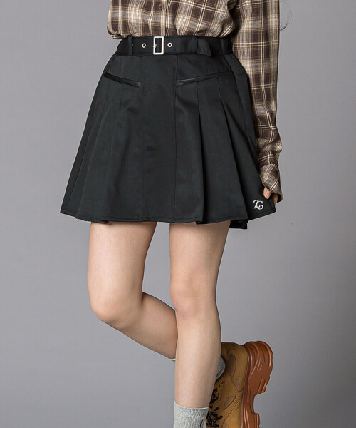 ZIDDY（ジディ）の「レザーポケット プリーツスカパン(130~160cm)（スカート・キッズ・ベージュ/ブラック・150cm/140cm/130cm/FREE）」の2枚目の写真