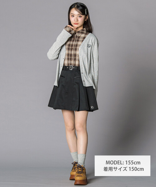 ZIDDY（ジディ）の「レザーポケット プリーツスカパン(130~160cm)（スカート・キッズ・ベージュ/ブラック・150cm/140cm/130cm/FREE）」の3枚目の写真