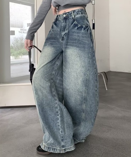 LAC-VERT(ラック・ヴェール)の「ワイドレッグカーブデニムパンツ(デニムパンツ・レディース・ブルー・LARGE/MEDIUM)」の4枚目の写真