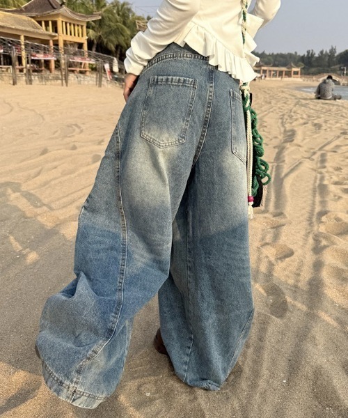 LAC-VERT(ラック・ヴェール)の「ワイドレッグカーブデニムパンツ(デニムパンツ・レディース・ブルー・LARGE/MEDIUM)」の16枚目の写真