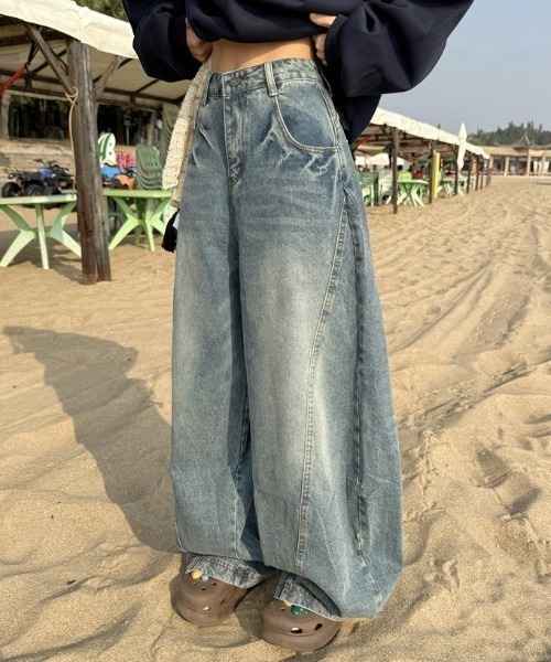LAC-VERT(ラック・ヴェール)の「ワイドレッグカーブデニムパンツ(デニムパンツ・レディース・ブルー・LARGE/MEDIUM)」の15枚目の写真