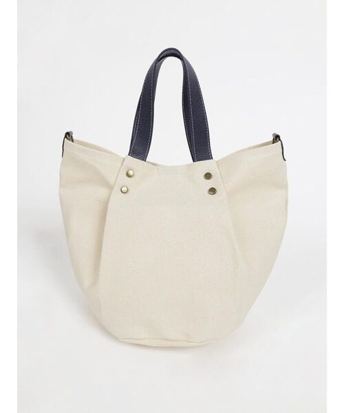 FIKA.(フィーカ)の「Canvas tuck 2way tote bag(beige×navy)(トートバッグ・レディース・アイボリー・FREE)」の4枚目の写真