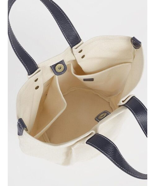 FIKA.(フィーカ)の「Canvas tuck 2way tote bag(beige×navy)(トートバッグ・レディース・アイボリー・FREE)」の6枚目の写真