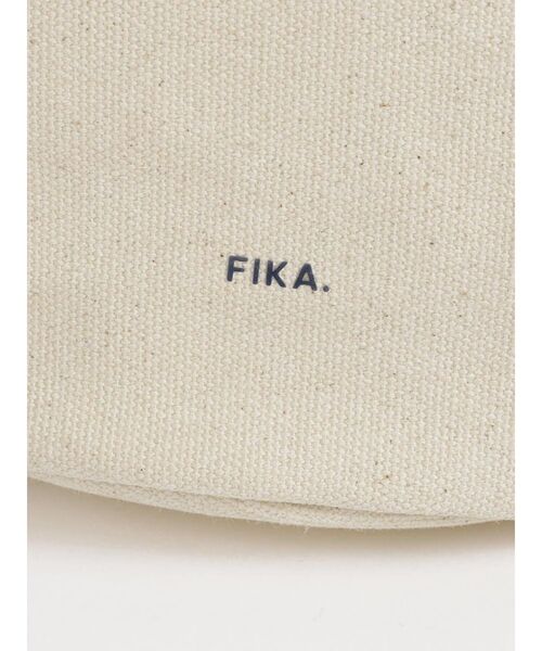FIKA.(フィーカ)の「Canvas tuck 2way tote bag(beige×navy)(トートバッグ・レディース・アイボリー・FREE)」の8枚目の写真