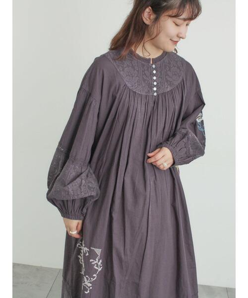 TSUHARU by Samansa Mos2(ツハルバイサマンサモスモス)の「【WEB限定 Sサイズ】ランダム刺繍レース切替ワンピース(ワンピース・レディース・オフホワイト/チャコールグレー/ミント・S/M)」の2枚目の写真