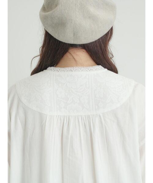 TSUHARU by Samansa Mos2(ツハルバイサマンサモスモス)の「【WEB限定 Sサイズ】ランダム刺繍レース切替ワンピース(ワンピース・レディース・オフホワイト/チャコールグレー/ミント・S/M)」の4枚目の写真