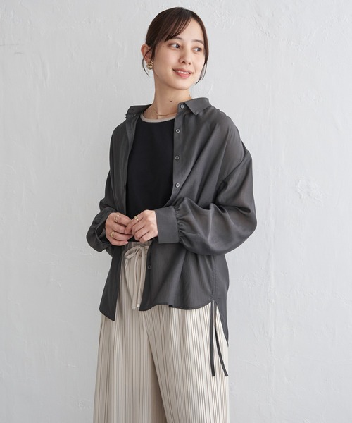 ikka(イッカ)の「サテン/ドビーサイドリボンシャツ(シャツ/ブラウス・レディース・オフホワイト/グレイッシュベージュ/ブルー/ピンク/グリーン/チャコール・L/M/S)」の8枚目の写真