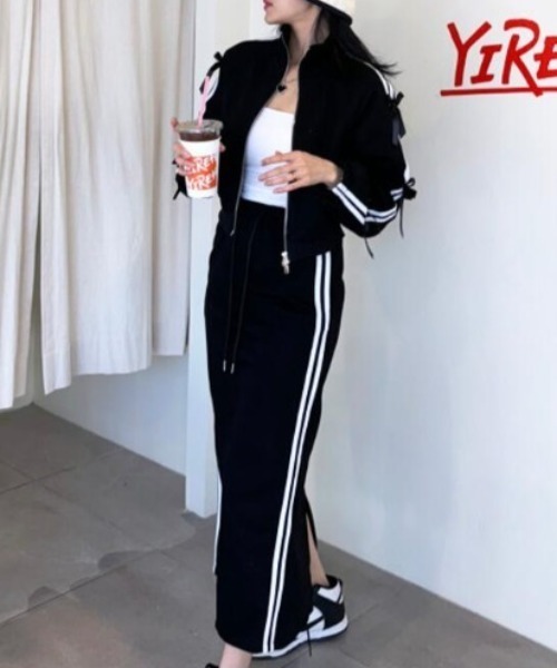 semplice(センプリチェ)の「リボン ライン ジャージ セットアップ(セットアップ・レディース・ブラック/ベージュ・F)」の2枚目の写真