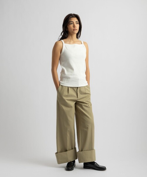 Saturdays NYC（サタデーズ ニューヨークシティ ）の「Kim Pleated Pants | WOMEN（その他パンツ・レディース・ネイビー/ベージュ・S/M/L）」の6枚目の写真
