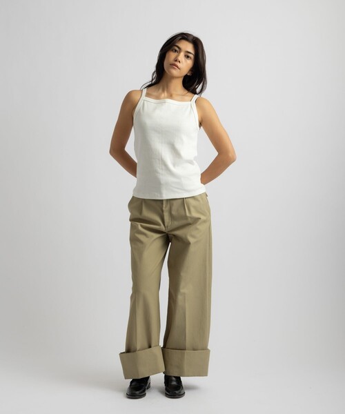 Saturdays NYC（サタデーズ ニューヨークシティ ）の「Kim Pleated Pants | WOMEN（その他パンツ・レディース・ネイビー/ベージュ・S/M/L）」の7枚目の写真