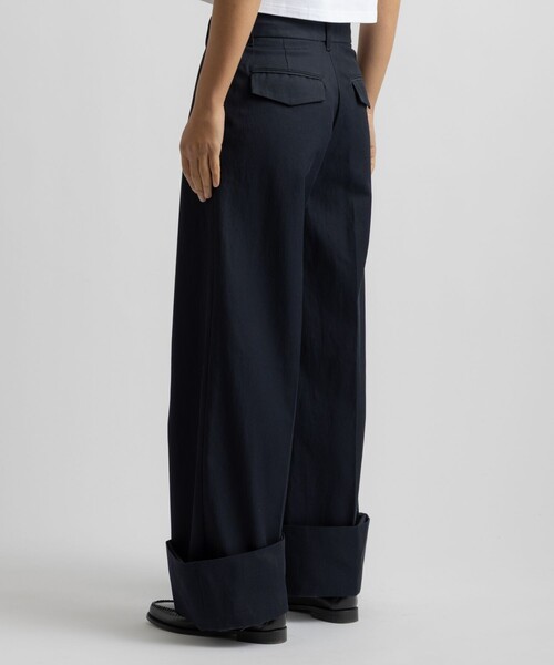 Saturdays NYC（サタデーズ ニューヨークシティ ）の「Kim Pleated Pants | WOMEN（その他パンツ・レディース・ネイビー/ベージュ・S/M/L）」の4枚目の写真