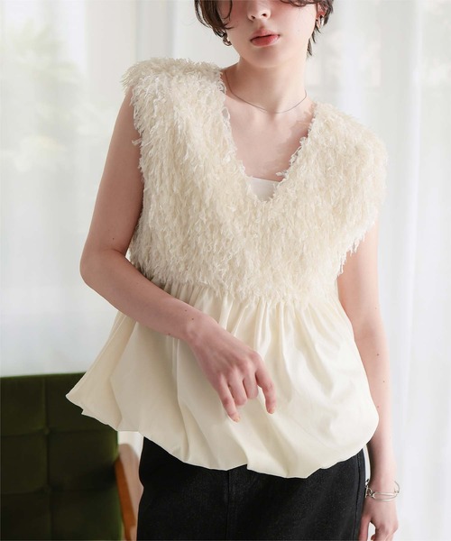 titivate（ティティベイト）の「前後2wayフェザーペプラムトップス/ベスト（ベスト・レディース・アイボリー/グレイッシュベージュ/ブラック・L/M）」の4枚目の写真