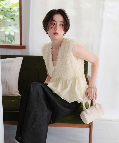 titivate（ティティベイト）の「前後2wayフェザーペプラムトップス/ベスト（ベスト・レディース・アイボリー/グレイッシュベージュ/ブラック・L/M）」の5枚目の写真