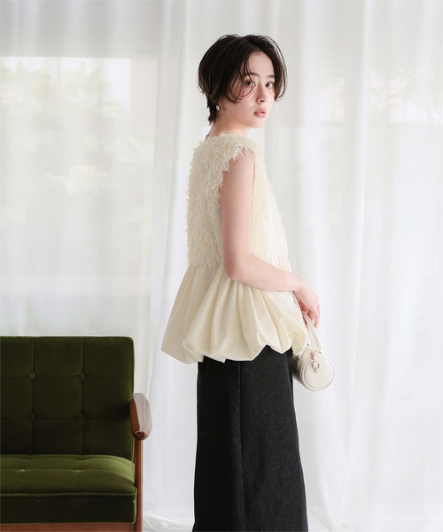 titivate（ティティベイト）の「前後2wayフェザーペプラムトップス/ベスト（ベスト・レディース・アイボリー/グレイッシュベージュ/ブラック・L/M）」の11枚目の写真