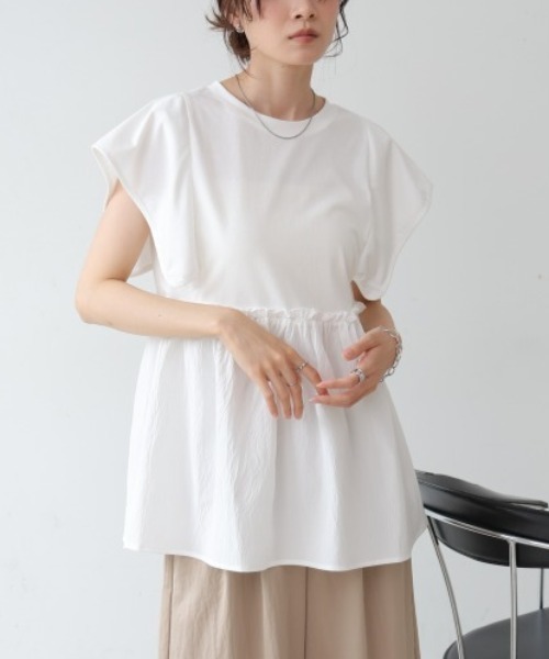 Bab(バブ)の「スクエアーショルダーペプラムトップス(Tシャツ/カットソー・レディース・オフホワイト/ブラック・MEDIUM)」の1枚目の写真