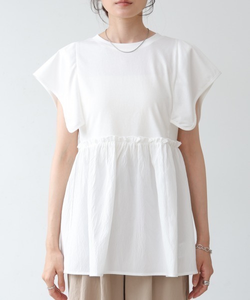 Bab(バブ)の「スクエアーショルダーペプラムトップス(Tシャツ/カットソー・レディース・オフホワイト/ブラック・MEDIUM)」の4枚目の写真