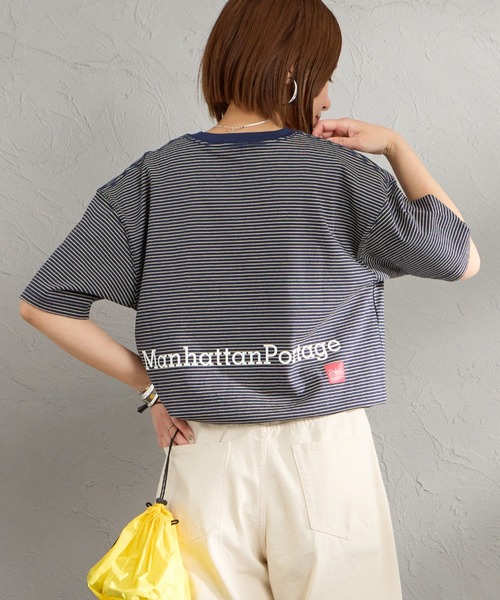 Manhattan Portage（マンハッタンポーテージ）の「[MANHATTAN PORTAGE/マンハッタンポーテージ] 別注 ポケット刺繍ロゴ バックプリントTシャツ（Tシャツ/カットソー・レディース・ネイビー/ブラック/ベージュ/ライトグレー/ホワイト・XL/L/M/S）」の5枚目の写真