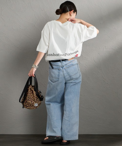 Manhattan Portage（マンハッタンポーテージ）の「[MANHATTAN PORTAGE/マンハッタンポーテージ] 別注 ポケット刺繍ロゴ バックプリントTシャツ（Tシャツ/カットソー・レディース・ネイビー/ブラック/ベージュ/ライトグレー/ホワイト・XL/L/M/S）」の15枚目の写真