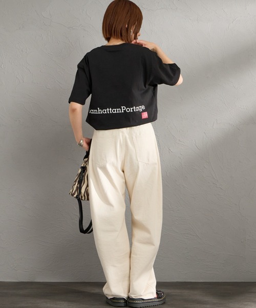Manhattan Portage（マンハッタンポーテージ）の「[MANHATTAN PORTAGE/マンハッタンポーテージ] 別注 ポケット刺繍ロゴ バックプリントTシャツ（Tシャツ/カットソー・レディース・ネイビー/ブラック/ベージュ/ライトグレー/ホワイト・XL/L/M/S）」の10枚目の写真