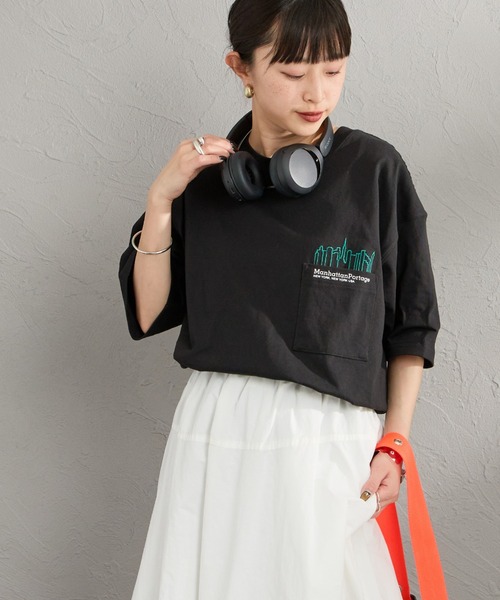 Manhattan Portage（マンハッタンポーテージ）の「[MANHATTAN PORTAGE/マンハッタンポーテージ] 別注 ポケット刺繍ロゴ バックプリントTシャツ（Tシャツ/カットソー・レディース・ネイビー/ブラック/ベージュ/ライトグレー/ホワイト・XL/L/M/S）」の22枚目の写真