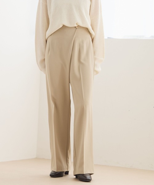 Andemiu(アンデミュウ)の「ラップ風ボタンパンツ653032(スラックス・レディース・ベージュ/ネイビー・SMALL/MEDIUM)」の1枚目の写真