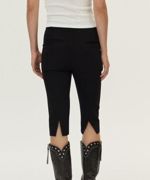 KUME(クメ)の「Back Slit Capri Pants, Black(その他パンツ・レディース・その他・LARGE/MEDIUM/SMALL)」の8枚目の写真