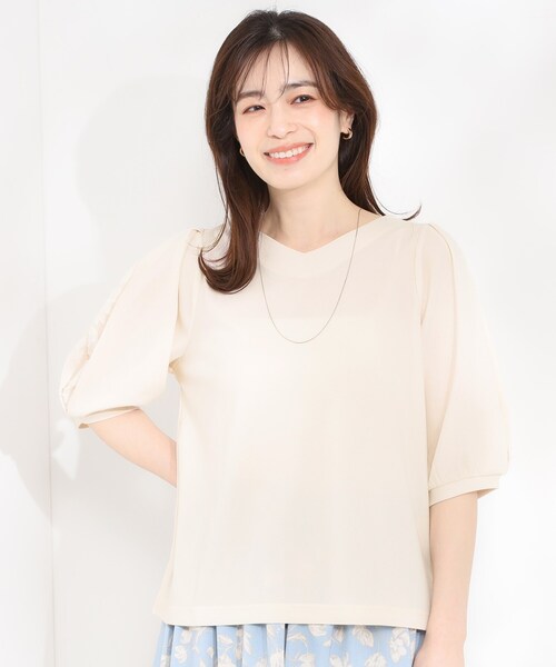 SHOO・LA・RUE(シューラルー)の「【洗濯機可/S-LL/ストレッチ】スリットレーススリーブトップス(Tシャツ/カットソー・レディース・ライトベージュ/ネイビー/ピンク・04/03/02/01)」の4枚目の写真