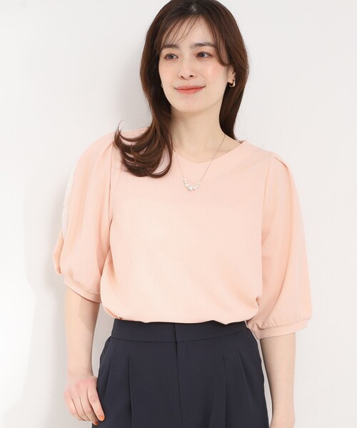 SHOO・LA・RUE(シューラルー)の「【洗濯機可/S-LL/ストレッチ】スリットレーススリーブトップス(Tシャツ/カットソー・レディース・ライトベージュ/ネイビー/ピンク・04/03/02/01)」の8枚目の写真
