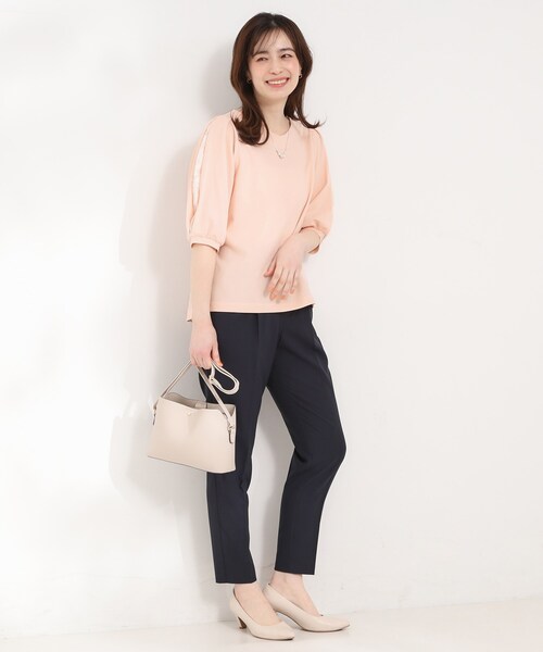 SHOO・LA・RUE(シューラルー)の「【洗濯機可/S-LL/ストレッチ】スリットレーススリーブトップス(Tシャツ/カットソー・レディース・ライトベージュ/ネイビー/ピンク・04/03/02/01)」の10枚目の写真