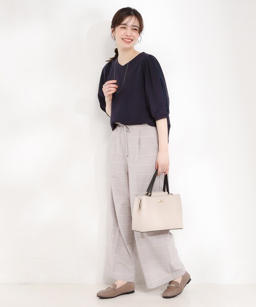 SHOO・LA・RUE(シューラルー)の「【洗濯機可/S-LL/ストレッチ】スリットレーススリーブトップス(Tシャツ/カットソー・レディース・ライトベージュ/ネイビー/ピンク・04/03/02/01)」の14枚目の写真