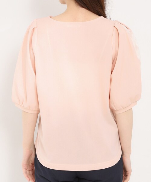 SHOO・LA・RUE(シューラルー)の「【洗濯機可/S-LL/ストレッチ】スリットレーススリーブトップス(Tシャツ/カットソー・レディース・ライトベージュ/ネイビー/ピンク・04/03/02/01)」の18枚目の写真