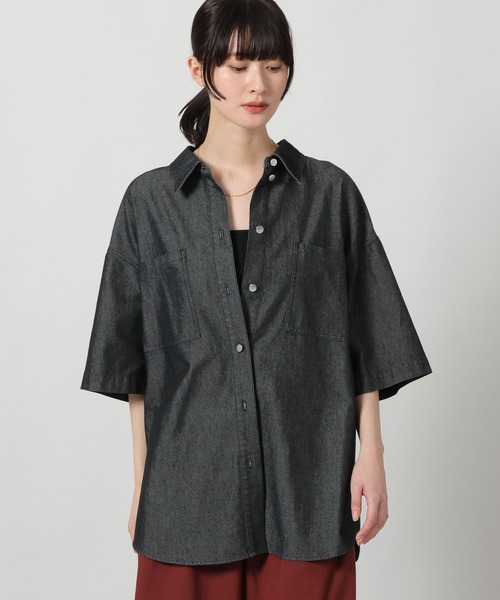 LAKOLE(ラコレ)の「冷感デニムシャツハーフスリーブ / 643709(シャツ/ブラウス・レディース・ブラック/ライトインディゴブルー/インディゴブルー・FREE)」の2枚目の写真