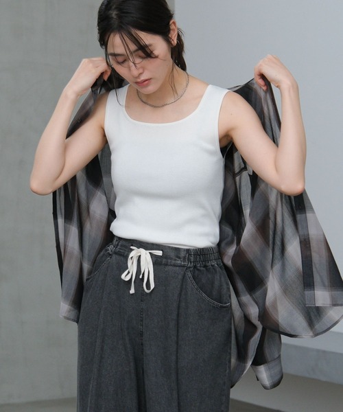 LAKOLE(ラコレ)の「14ゲージ総針スクエアタンク / 659887(タンクトップ・レディース・ホワイト/ブラウン/ライトグリーン/イエロー/ブラック/オフホワイト・FREE)」の3枚目の写真