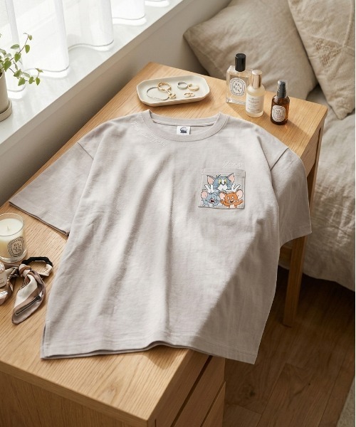 Tom&Jerry(トムアンドジェリー)の「【TOM & JERRY/トムとジェリー】キャラクタープリント・刺繍 ポケ付き半袖Tシャツ(WIDEシルエット)(Tシャツ/カットソー・レディース・サックスブルー/ネイビー/シャーベット/ライトグレー・LARGE/MEDIUM)」の19枚目の写真